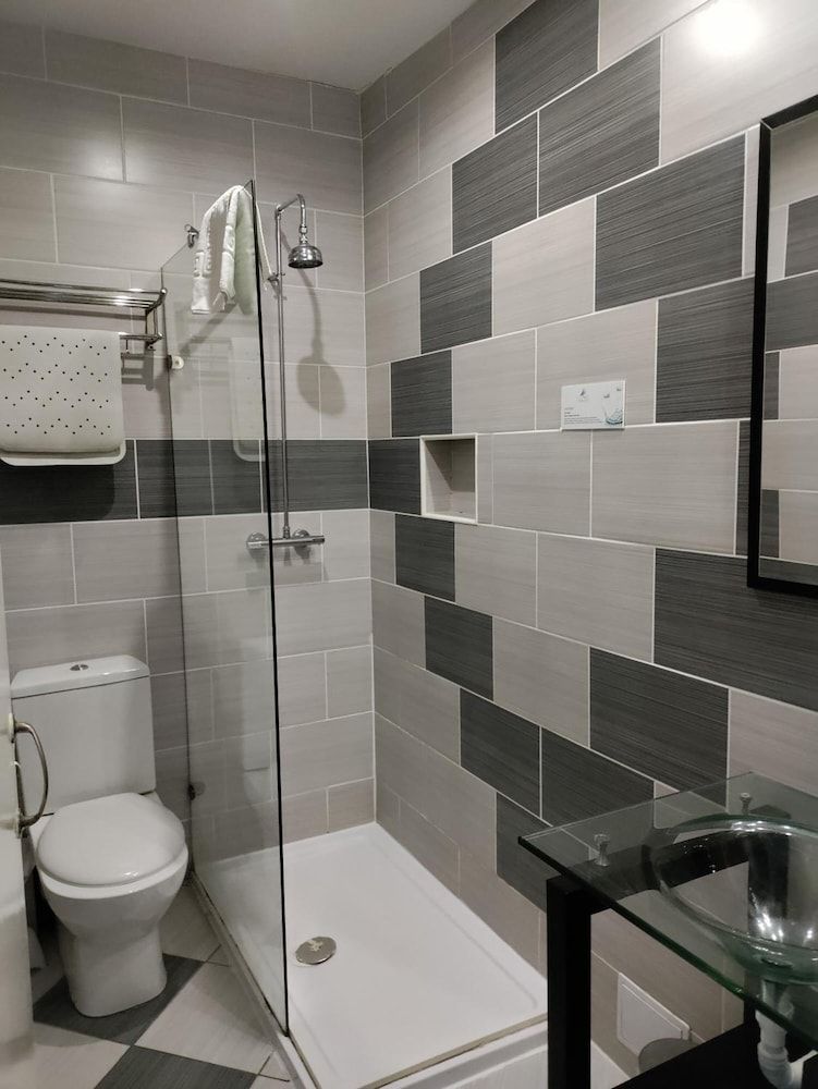Torbay Court Hotel - פיינטון - חדר רחצה