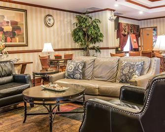 Quality Inn and Suites Ann Arbor Hwy 23 - Ann Arbor - Lounge