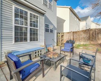 4 Mi to Nationals Park: Quiet Getaway w/ Fire Pit - Washington, D.C. - Balcony