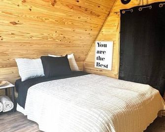 Romantic Camp Getaway near Lake Livingston - Coldspring - Chambre