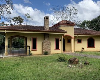 Beautiful house in the mountains of Costa Rica-Altos los Cafetales Gated Comm. - Santiago de Puriscal - Bâtiment
