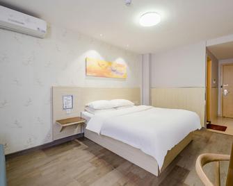 City Home Hotel - Bozhou - Спальня