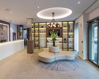 Hilton Garden Inn at Emirates Old Trafford Manchester - מנצ'סטר - דלפק קבלה