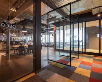 Modern Retreat with Free EV Charging, and On-Site Restaurant Near Autotron - Oss - Ingresso