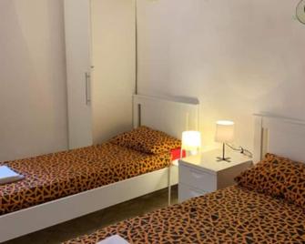 Verdi Plaza - Hostel - Bologne