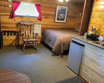Cabin 1 - Sweetheart Deluxe Cabin - Two-room Cabin w/ Indoor Jacuzzi - Payson