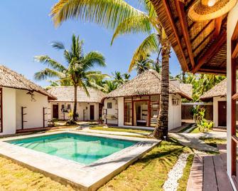 Blauset Two - General Luna - Pool