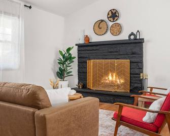 Nordic Mid-Century Retreat - DeKalb - Living room