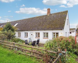 Amazing apartment in Faaborg with WiFi - Bjerne - Building