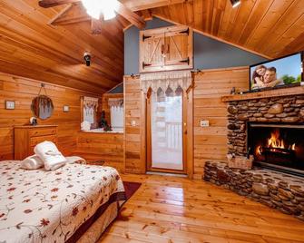 Precious Moments - Sevierville - Bedroom