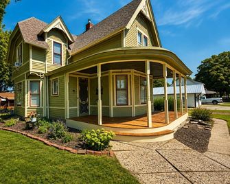 Cloverleaf Victorian | Historic Victorian | Walk Downtown | Sleeps 10 - Pella - Gebouw