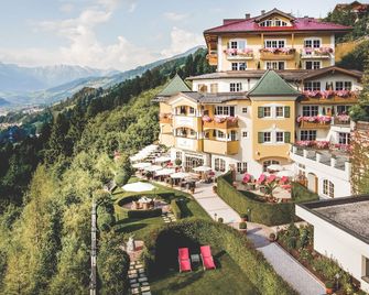 Hotel Alpenschlössl - Sankt Johann im Pongau - בניין