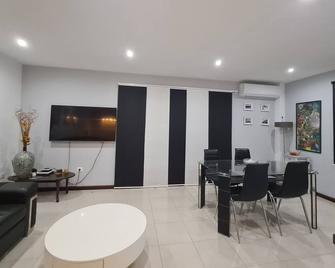 Lovely Apartment 2bedr/2bathr Aircon Wifi 55 'Smart Tv - San Miguel De Abona - Dining room