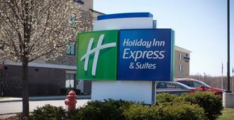 Holiday Inn Express & Suites Youngstown West - Austintown - Youngstown