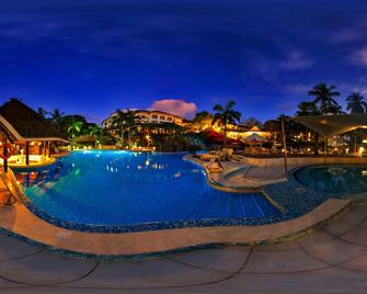 Diani Reef Beach Resort & Spa - Mombasa - Piscina