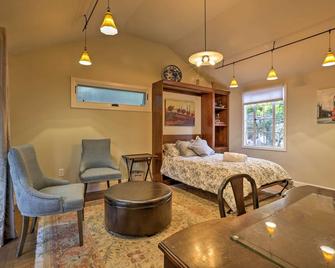 Updated Menlo Park English Tudor Garden Cottage! - Menlo Park - Bedroom