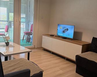 Ohrid Cozy Escape Modern Apartment for a Perfect Stay - Ohrid - Living room