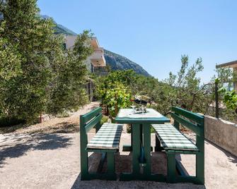 Cozy apartment in Makarska with WiFi - Makarska - Patio