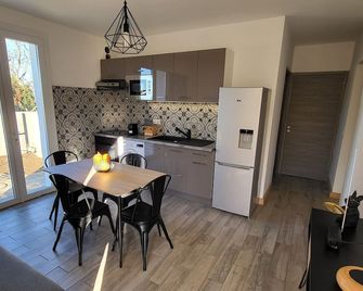 Superb new T3 apartment 200 meters from the beach. - Linguizzetta - Cocina