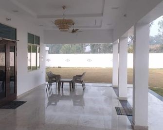 Shehnai Home's - Goshāīnganj - Recepción
