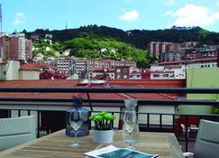 Bilbao City Center by abba Suites - Bilbao - Balkon