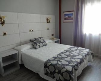 Hotel Los Naranjos - Cáceres - Bedroom