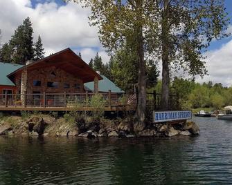 Check out our video! \nhttps://youtu.be/5ltN10xemg - Klamath Falls - Edificio