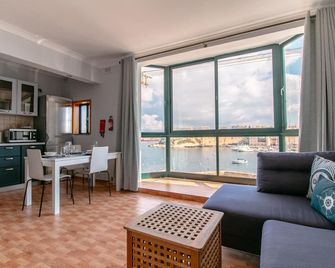 Grand Harbour View - Vittoriosa - Wohnzimmer