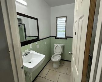 Antigua Motel By OYO Tampa Us - 41 - Tampa