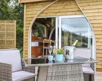 Woodland Pod - Corwen - Patio