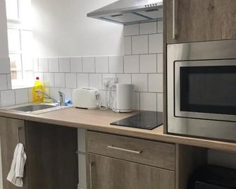 Lancaster Place Apartments - Leicester - Kitchen