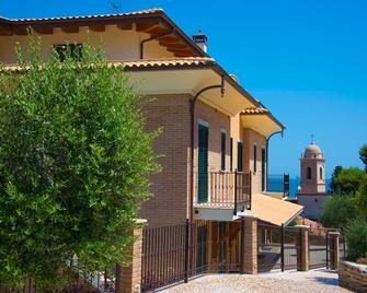 Residenza Marano - Holiday Apartment Granchio - Cupra Marittima - Edificio