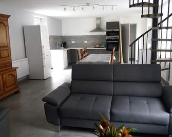 Renovated holiday home - sleeps 8 - Flaviac - Sala de estar
