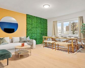 Dinbnb Apartments l Free Parking l 5 Min From Torget l Nearby Coast I Newly Furnished - Bergen - Stue