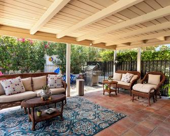 Palm Desert: Pool, Bbq, Garden, Firepit-Tranquil Old Hollywood Charm - Indian Wells - Patio