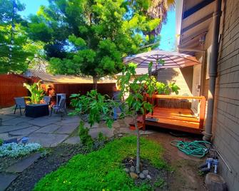 Wine Country Cottage in downtown Santa Rosa, CA - Santa Rosa - Patio