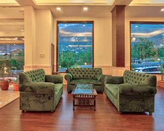 The Katoch Grand Resort - Manali - Lobby