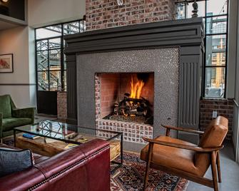 Cotton Court Hotel - Lubbock - Lobby