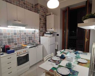 Inn Full Center B&b, Apartmentoluxury Apartment In The Center Of Foggia - Foggia - Kitchen