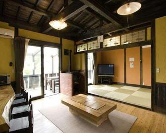 The openair bath comes with a vat bath and an ind / Aso-gun Kumamoto - Minamioguni - Living room