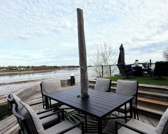 luxury Beachfront Home With Private Beach Access - Charlottetown - Patio