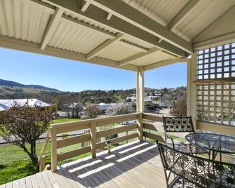 Cute and quaint country cottage in the heart of Omeo Victoria. - Omeo - Balkon