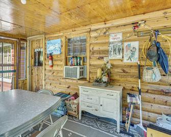 Historic Keystone Cabin Near Mount Rushmore! - Keystone - Dining room