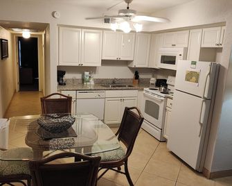 Grand Lake Resort - Four Corners - Kitchen