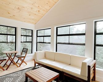 Eve and Pine Lake Home, Custom lake home! - Minocqua - Living room