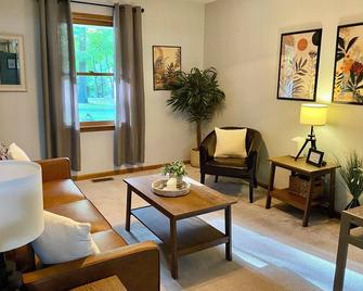 Three bedroom home in beautiful treelined neighborhood. - Cape May Court House