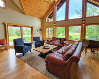 Fireside Lodge Summar - Mazama - Living room