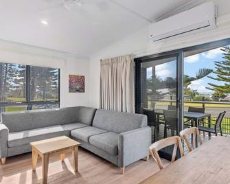 Discovery Parks - Koombana Bay - Bunbury - Living room