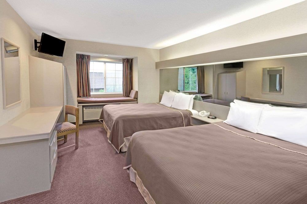 Red Lion Inn & Suites Elk Grove Village - Elk Grove Village
