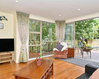 Clyde 106 - Contemporary Premium Holiday Home Next to a Sparkling Stream - Christchurch